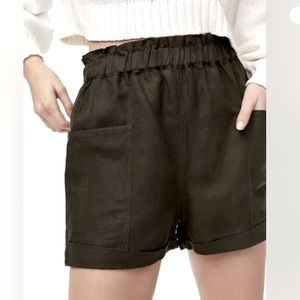 Wilfred Free Aritzia Harulia linen blend shorts.